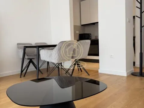 Izdavanje, četvorosoban stan, 81m², Južni Bulevar, Vračar Sve Podlokacije - image 5