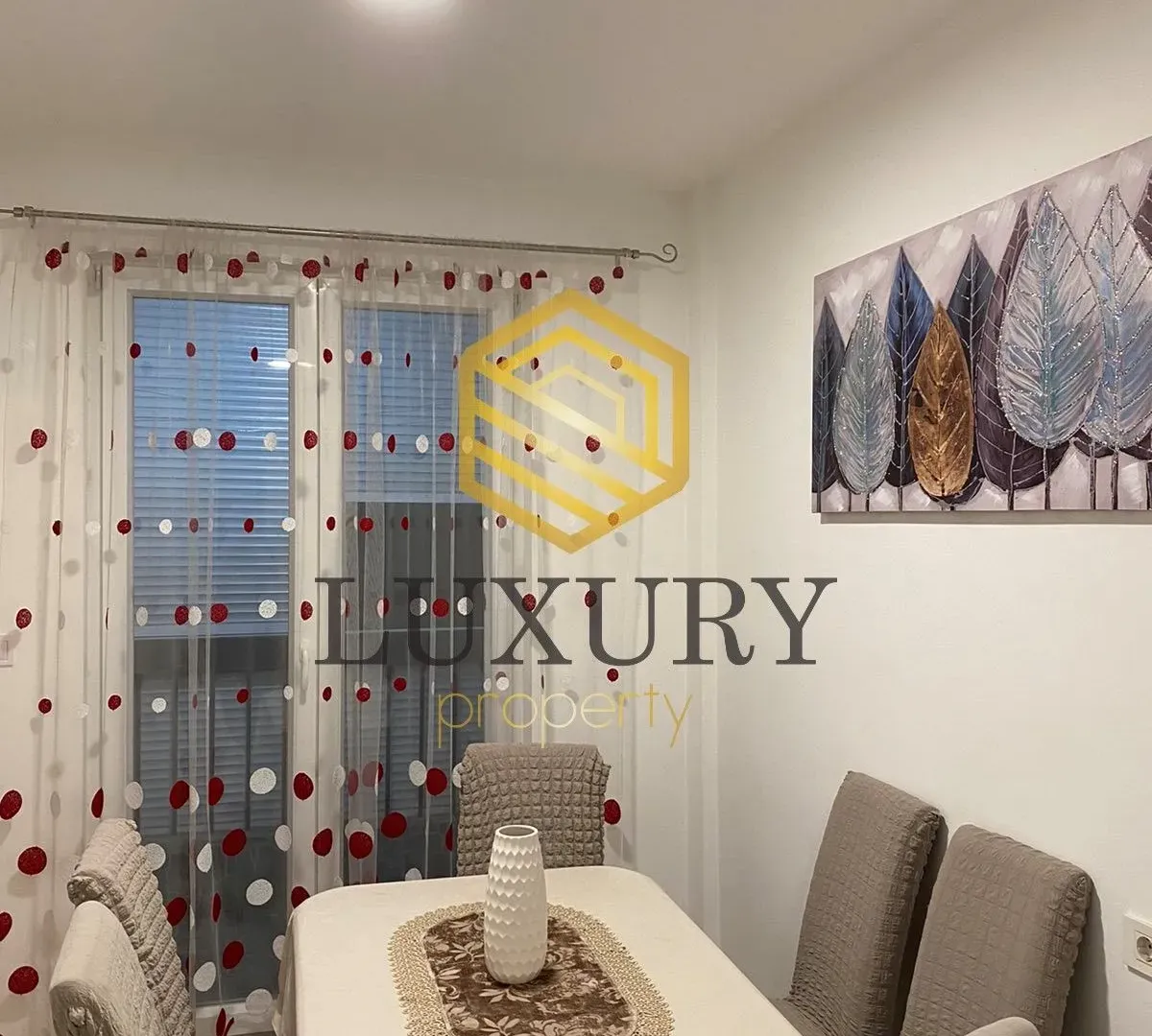 Izdavanje, dvosoban stan, 100m², Preko Morače, Podgorica