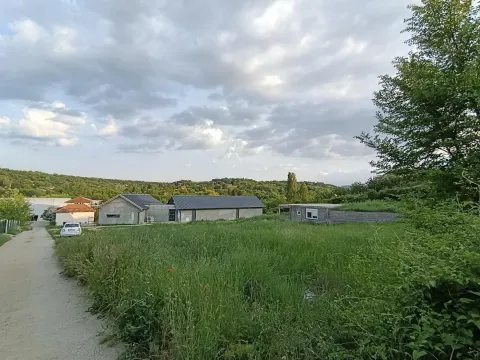 Zemljište in Alibegovac