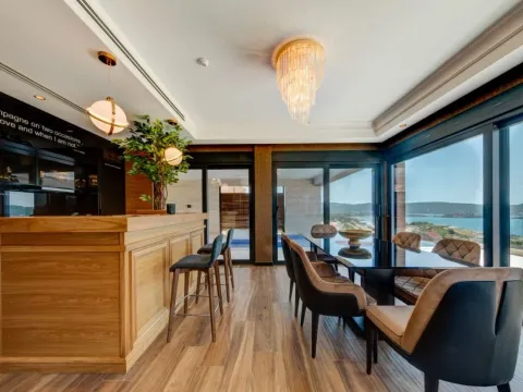 Prodaja, kuća, 454m², Tivat, Crna Gora - image 1