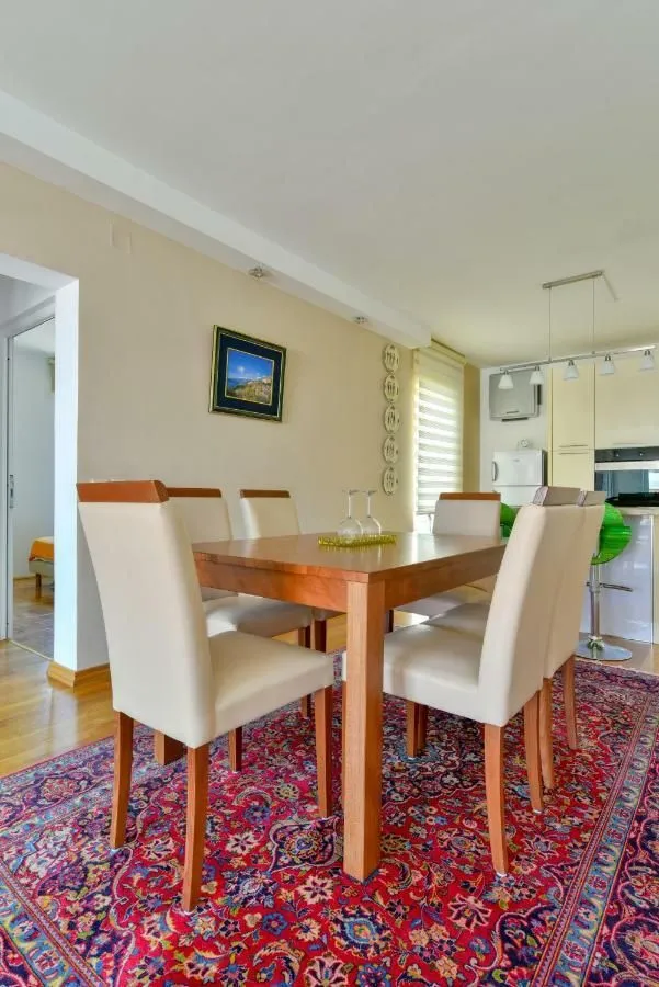 Prodaja, dvosoban stan, 70m², Sveti Stefan, Budva