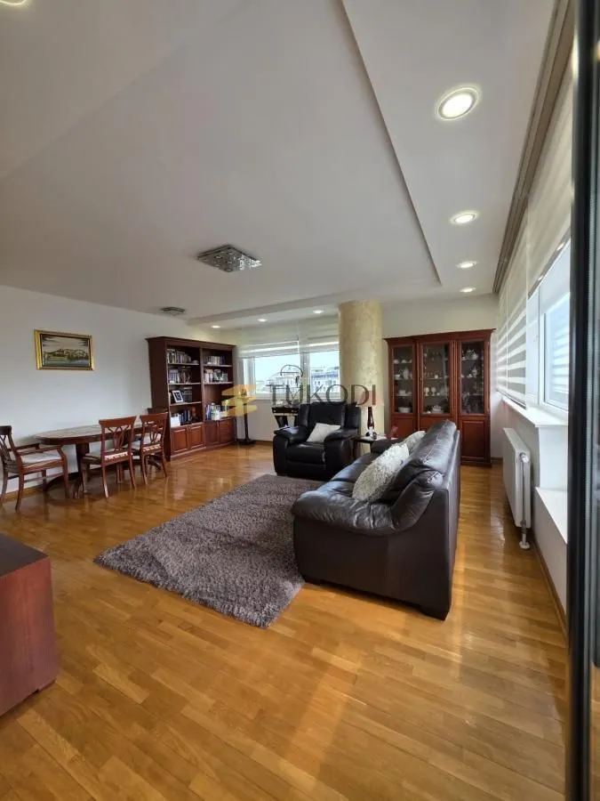 Prodaja, četvorosoban stan, 110m², Bulevar Oslobodjenja, Novi Sad Sve Podlokacije