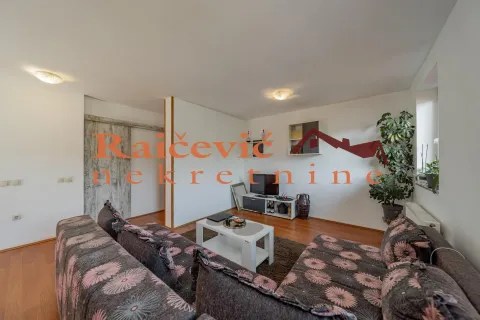 Sale, house, 260m², Resnik, Beograd - image 3