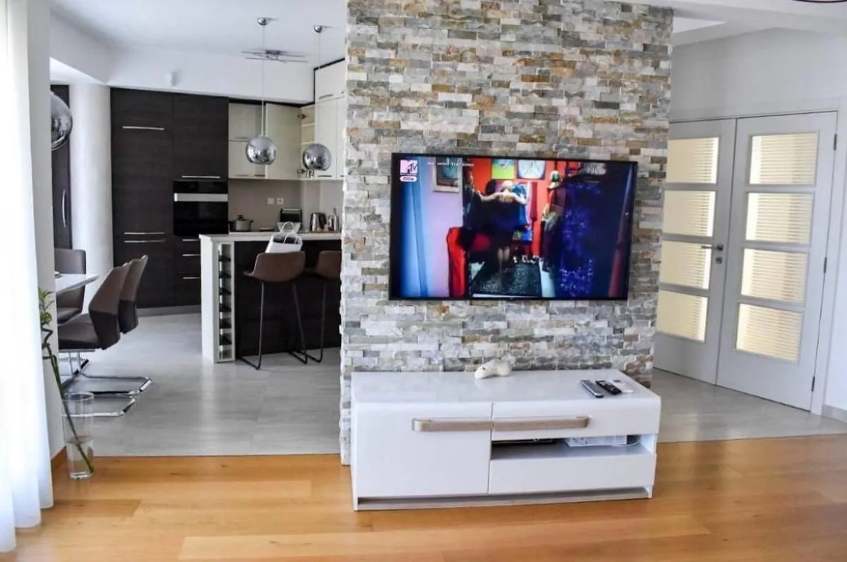 Rent, two bedroom apartment, 84m², Kotor, Crna Gora