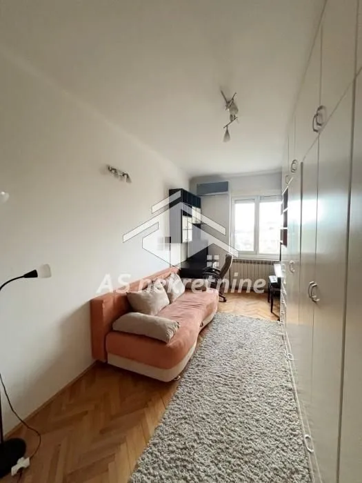 Izdavanje, četvorosoban stan, 86m², Savski Venac, Beograd