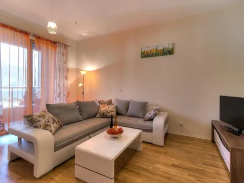 Prodaja, dvosoban stan, 83m², Budva, Crna Gora