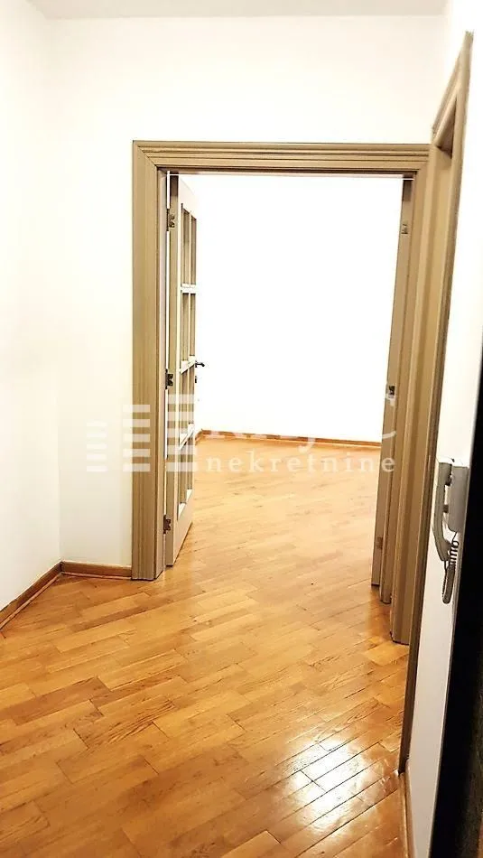 Izdavanje, dvosoban stan, 45m², Vračar Centar, Vračar Sve Podlokacije