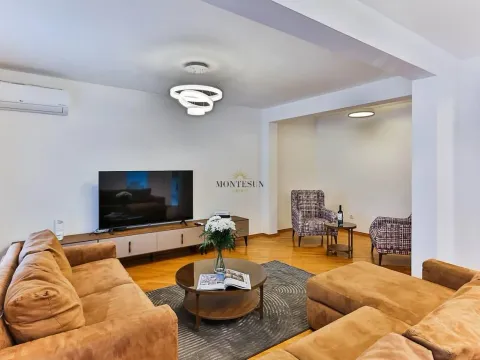Rent, three bedroom apartment, 140m², Centar, Budva - image 3
