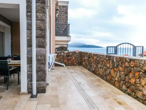 Prodaja, jednosoban stan, 90m², Luštica Bay, Tivat - image 1