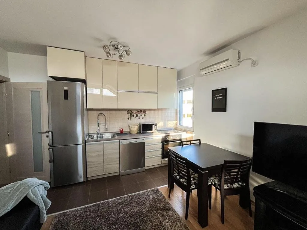 Izdavanje, dvosoban stan, 50m², Preko Morače, Podgorica