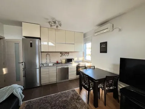 Izdavanje, dvosoban stan, 50m², Preko Morače, Podgorica - image 2