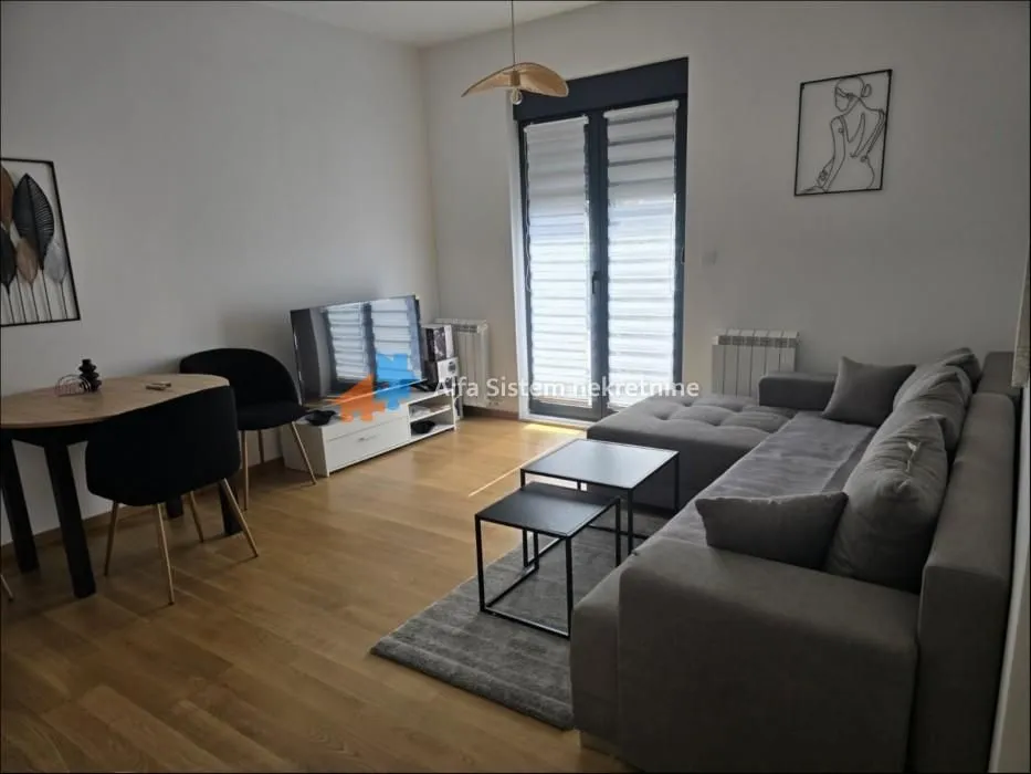 Izdavanje, trosoban stan, 55m², Bele Vode, Beograd