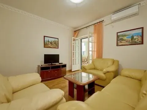Sale, four bedroom apartment, 95m², Sveti Stefan, Budva - image 4
