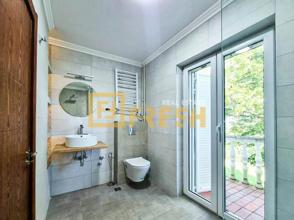 Rent, house, 250m², Mareza, Podgorica