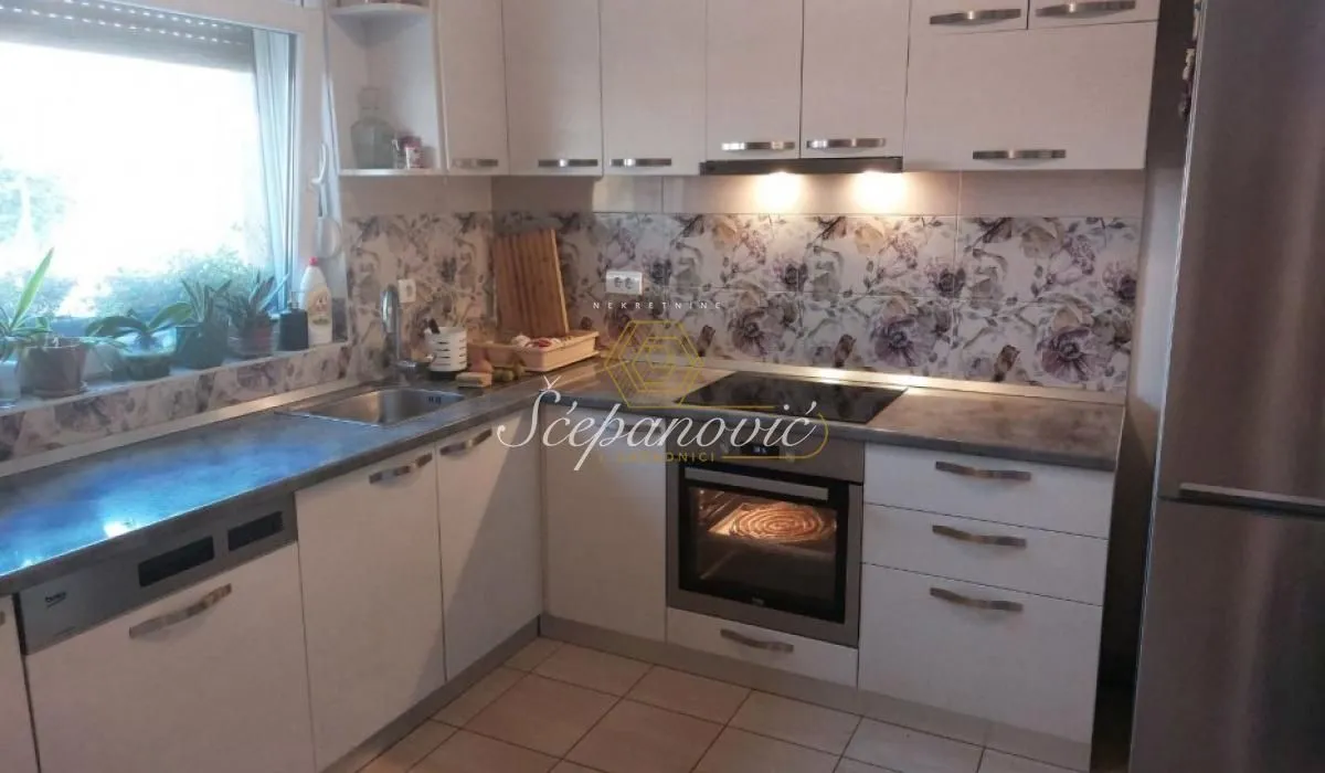 Prodaja, kuća, 155m², Futog, Novi Sad Sve Podlokacije
