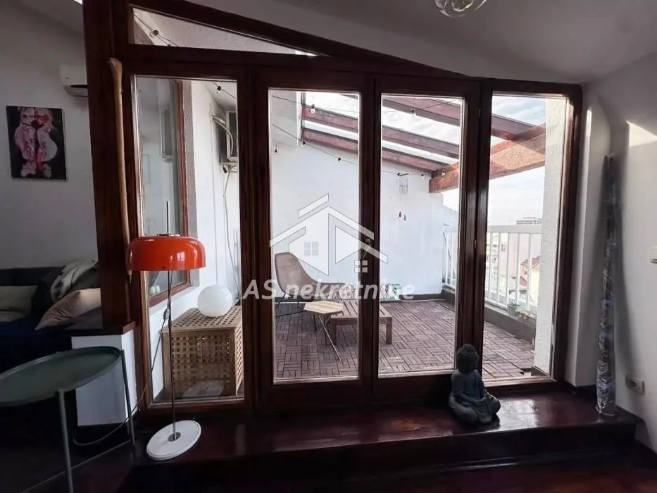 Izdavanje, trosoban stan, 87m², Čubura, Beograd