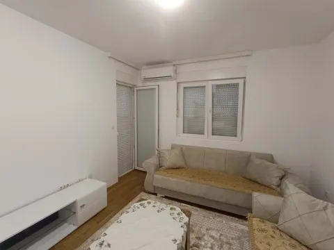 Izdavanje, jednosoban stan, 50m², Stari Aerodrom, Podgorica - image 3