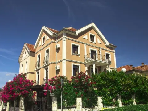 Prodaja, poslovni prostor, 500m2, Tivat Prodaja, poslovni prostor, 500m2, Tivat