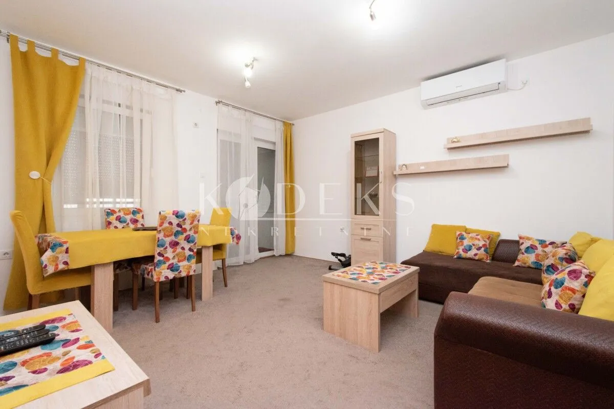 Izdavanje, dvosoban stan, 63m², Blok 9, Podgorica