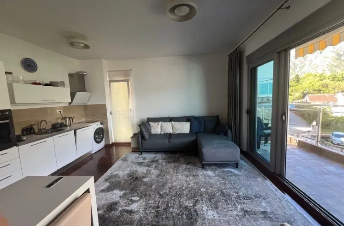 Rent, two bedroom apartment, 71m², Dobrota, Kotor