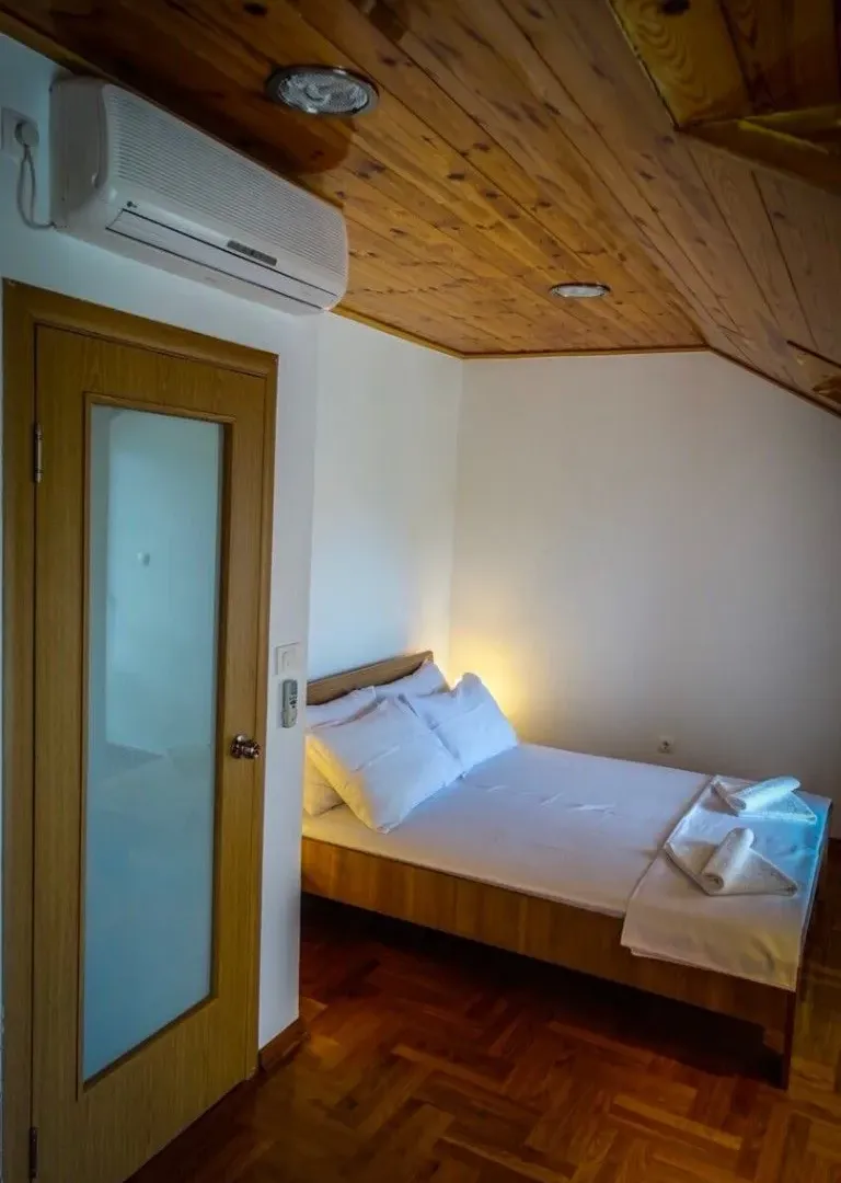Rent, house, 80m², Centar, Cetinje