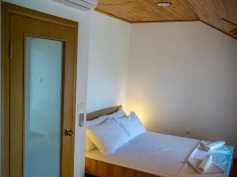 Izdavanje, kuća, 80m², Centar, Cetinje - image 10