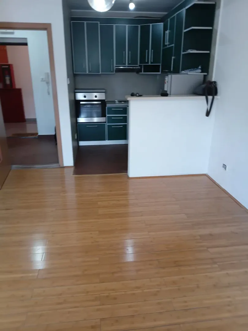 Izdavanje, parking/garaža, 43m², Krivi Most, Podgorica
