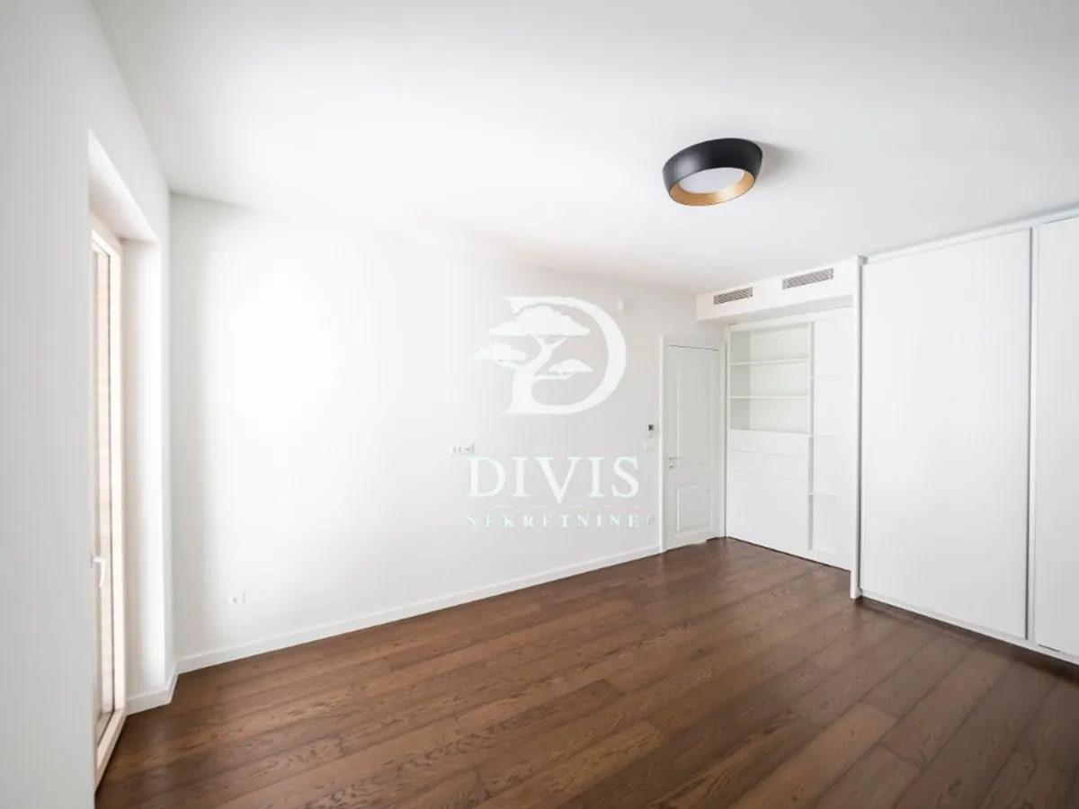 Rent, four bedroom apartment, 150m², Stari Grad, Beograd