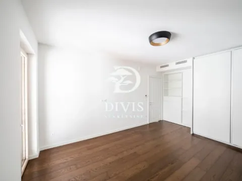 Rent, four bedroom apartment, 150m², Stari Grad, Beograd - image 15
