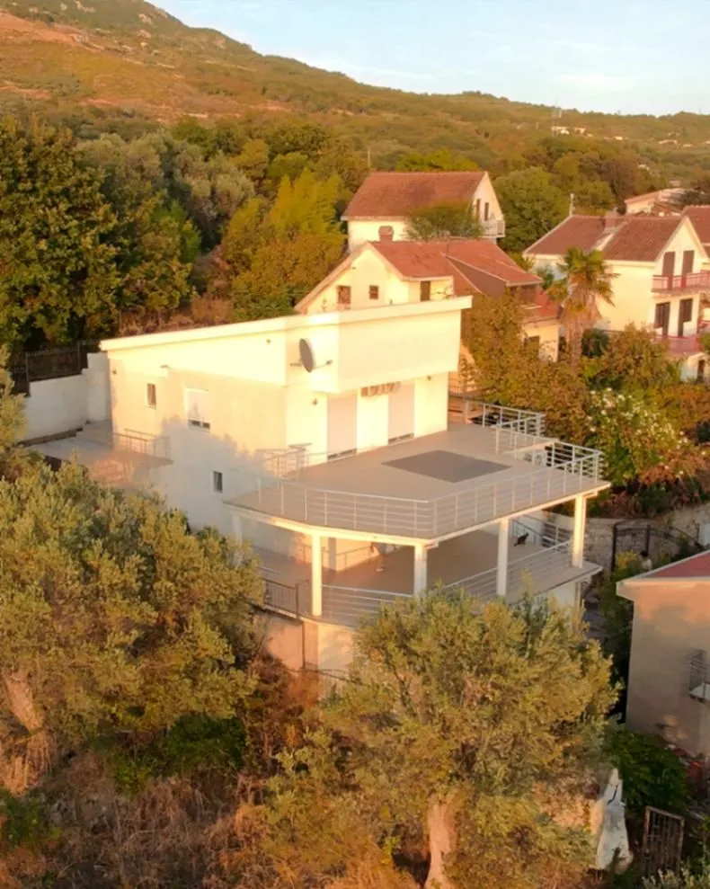 Prodaja, kuća, 207m², Dobre Vode, Bar