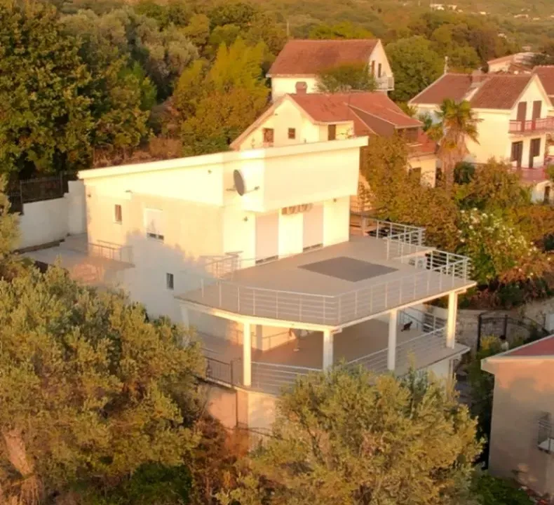 Prodaja, kuća, 207m², Dobre Vode, Bar