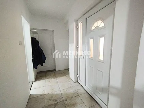 Izdavanje, trosoban stan, 55m², Centar, Zrenjanin - image 3