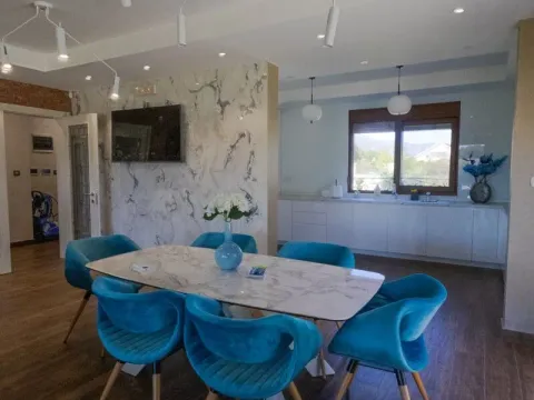 Izdavanje, kuća, 180m², Podgorica, Crna Gora - image 2