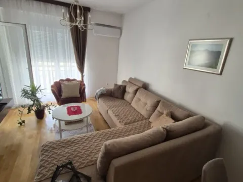 Izdavanje, dvosoban stan, 70m², Ljubović, Podgorica