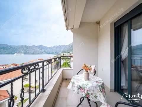 Sale, two bedroom apartment, 75m², Dobrota, Kotor - image 34