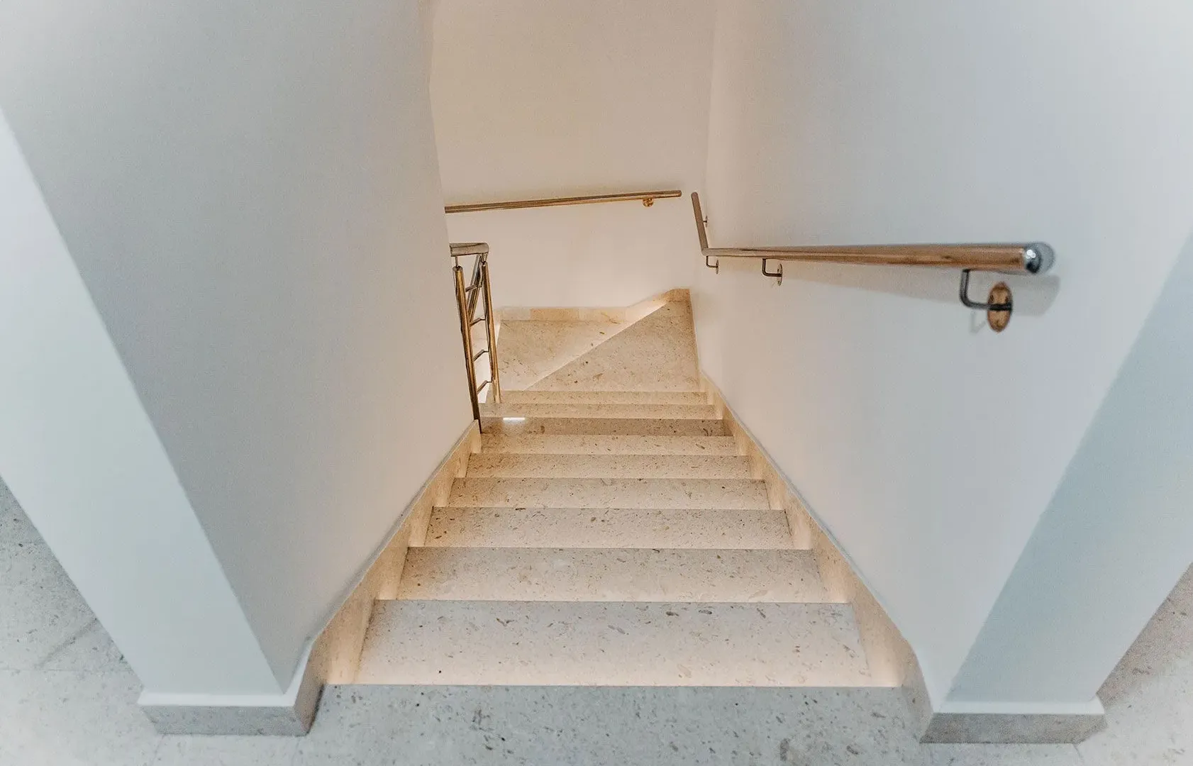 Izdavanje, ugostiteljski objekat, 1600m², Budva, Crna Gora