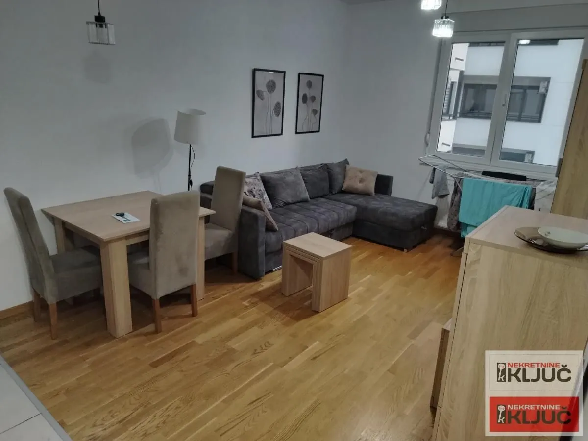 Izdavanje, dvosoban stan, 50m², Salajka, Novi Sad Sve Podlokacije