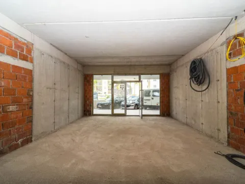 Izdavanje, poslovni prostor, 43m², Pobrežje, Podgorica - image 2