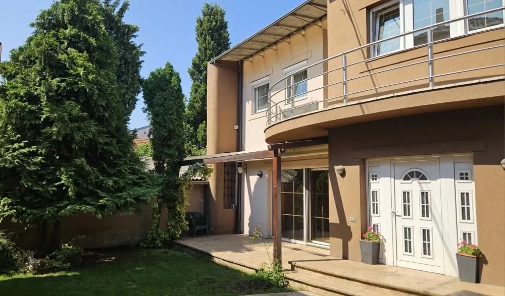 Izdavanje, kuća, 200m², Zemun Novi Grad, Zemun Sve Podlokacije