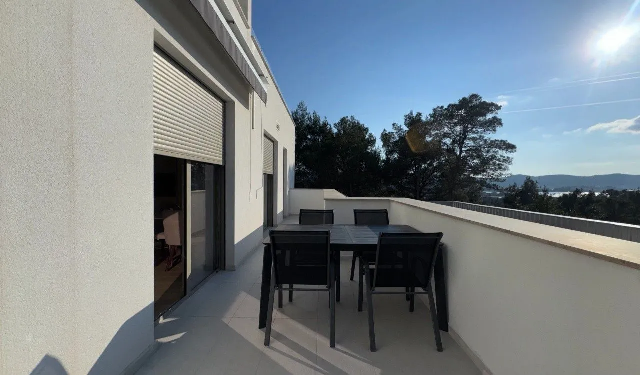Prodaja, dvosoban stan, 90m², Tivat, Crna Gora