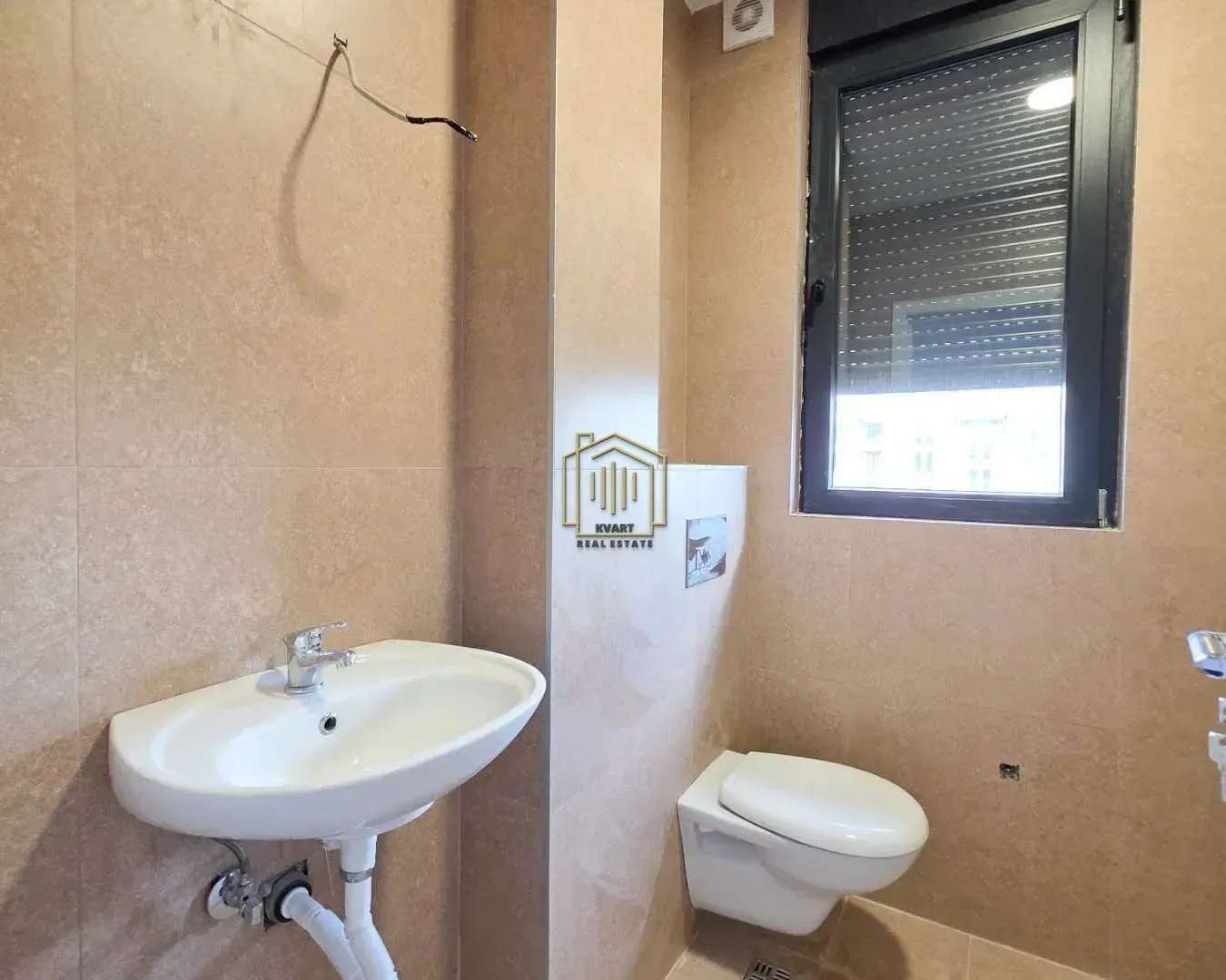 Izdavanje, jednosoban stan, 64m², Tološi, Podgorica