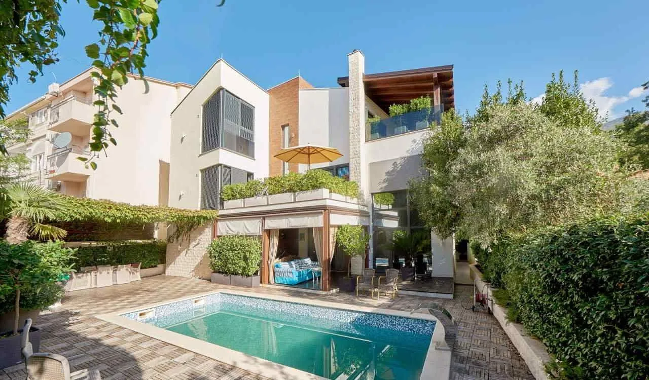 Prodaja, kuća, 292m², Podmaine, Budva