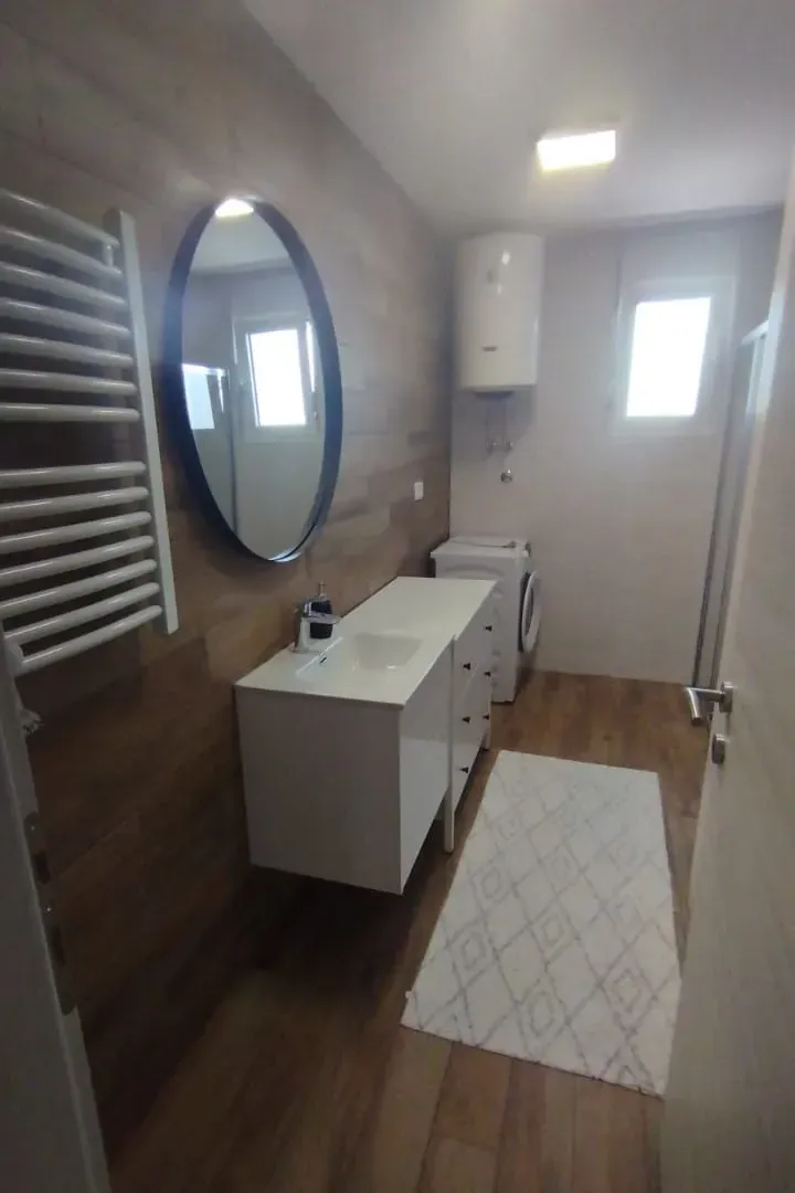 Izdavanje, trosoban stan, 100m², Zagorič, Podgorica