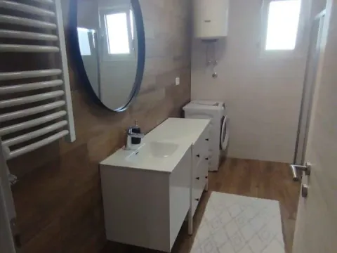 Izdavanje, trosoban stan, 100m², Zagorič, Podgorica - image 8