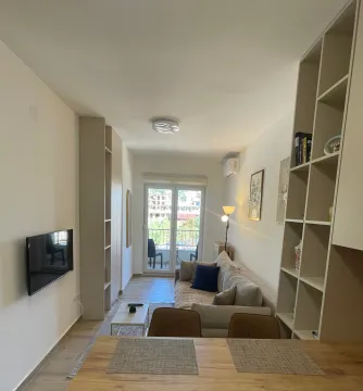 Living room with sofa, TV and access to the terrace. - image 2