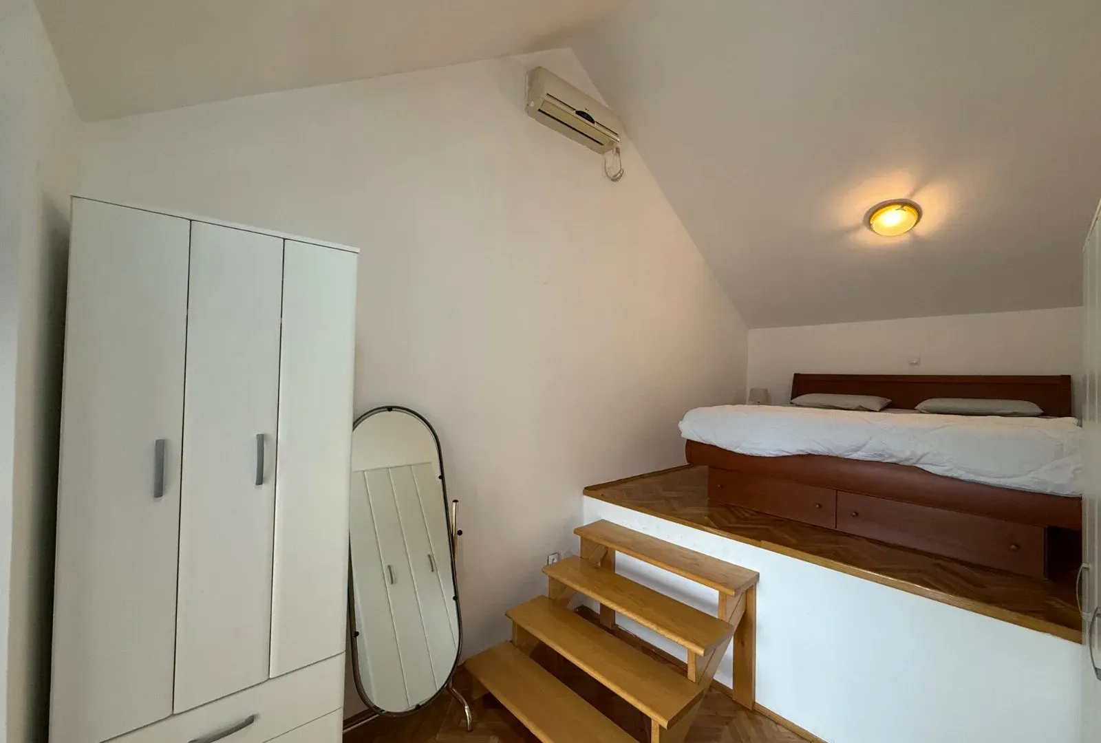 Izdavanje, stan, 300m², Gorica C, Podgorica