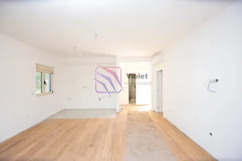 Prodaja, dvosoban stan, 85m², Stoliv, Kotor - image 2