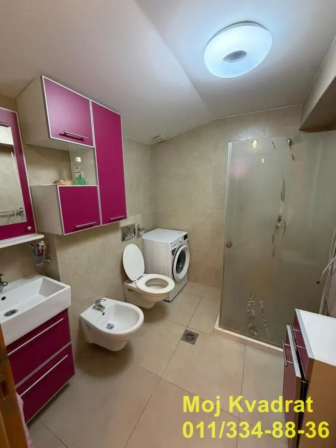 Prodaja, četvorosoban stan, 110m², Đeram Pijaca, Beograd