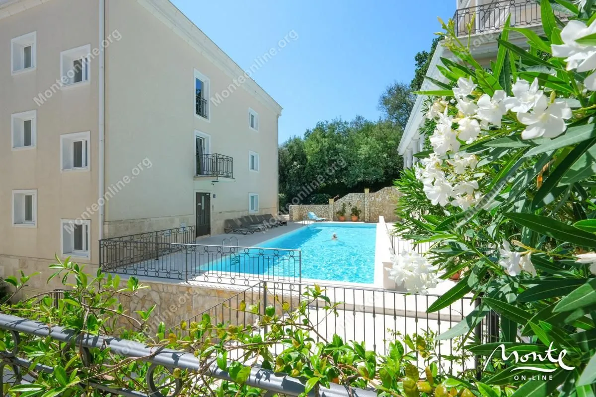 Prodaja, trosoban stan, 166m², Đenovići, Herceg Novi