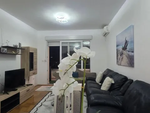 Izdavanje, dvosoban stan, 70m², Centar, Bar - image 3